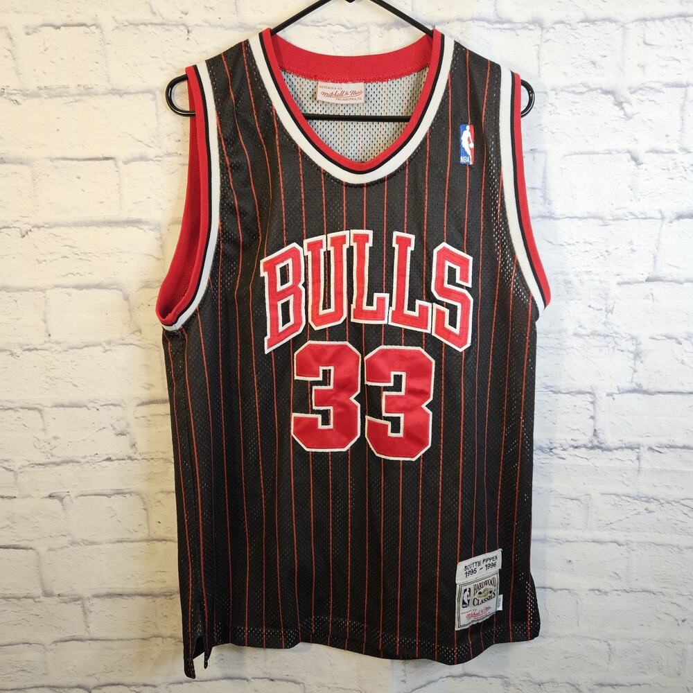 Mitchell & Ness Chicago Bulls Men's Size M Pinstripe Pippen 33 Jersey 1995-96
